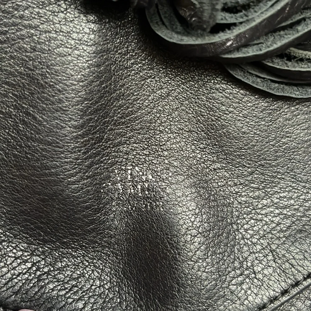Vince Camuto black leather bucket crossbody bag, cinch top and tassels - Picture 6 of 17